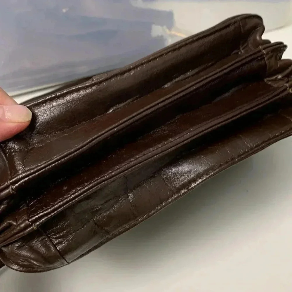 X.O chocolate brown 100% leather Crossbody, silver coloured  hardware - Picture 8 of 9